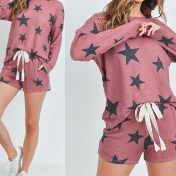 - Two piece Star Print Short Set Top and shorts - Picture 7 of 7